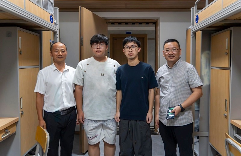 合影1.jpg