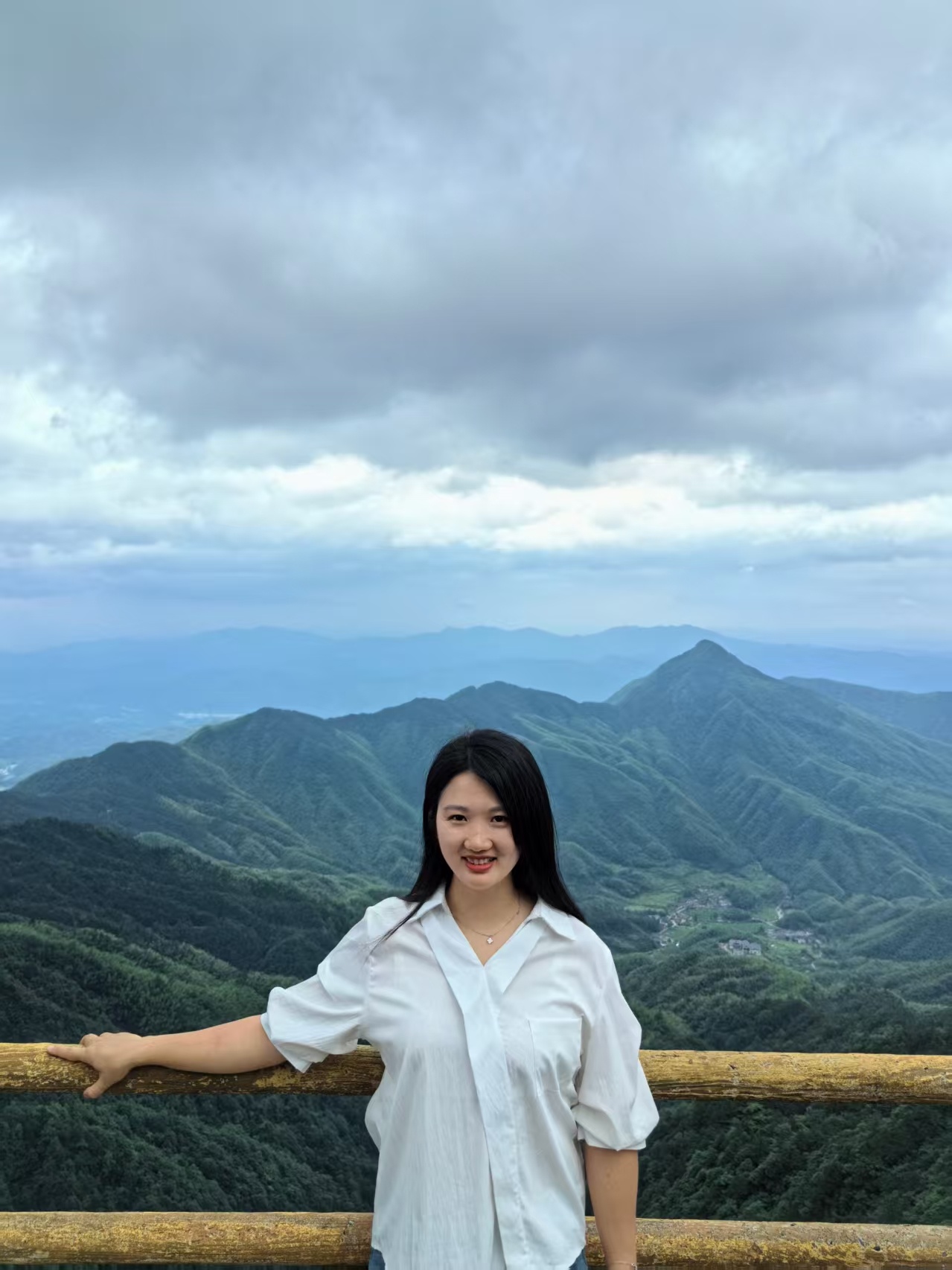 建筑与环境工程学院-龙竹青-生活照1.jpg
