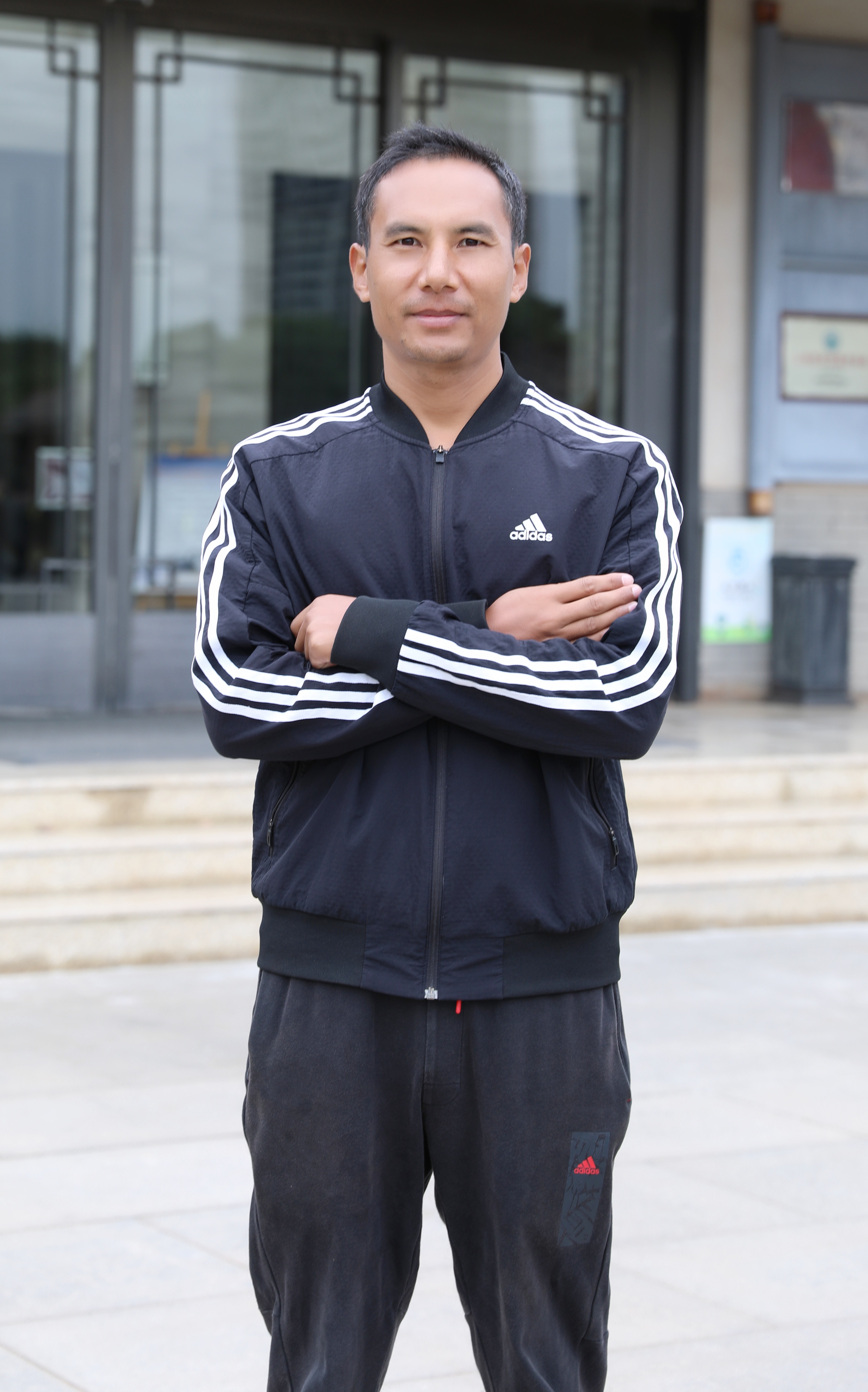 建筑与环境工程学院-马比阿伟-生活照2.jpg