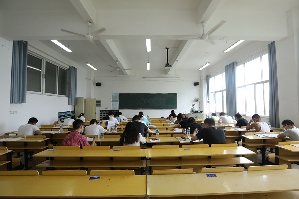 校领导深入专升本考场看望师生_学校新闻_南昌工学院