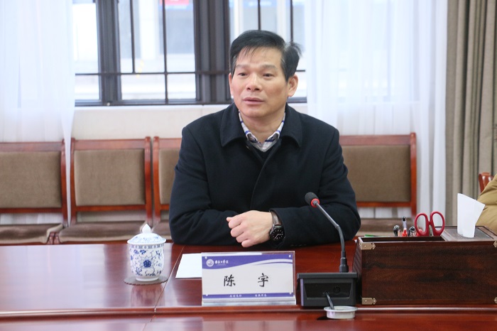 陈宇表示,此次困难教职工慰问是董事会,校党委行政的暖心之举,把职工