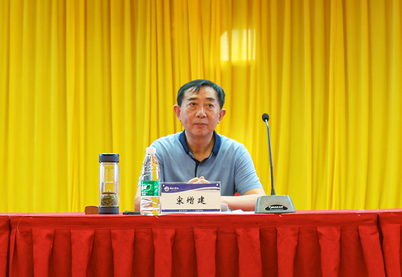 学校党委副书记,常务副校长宋增建结合自己从军34载,学校8年耕耘的切